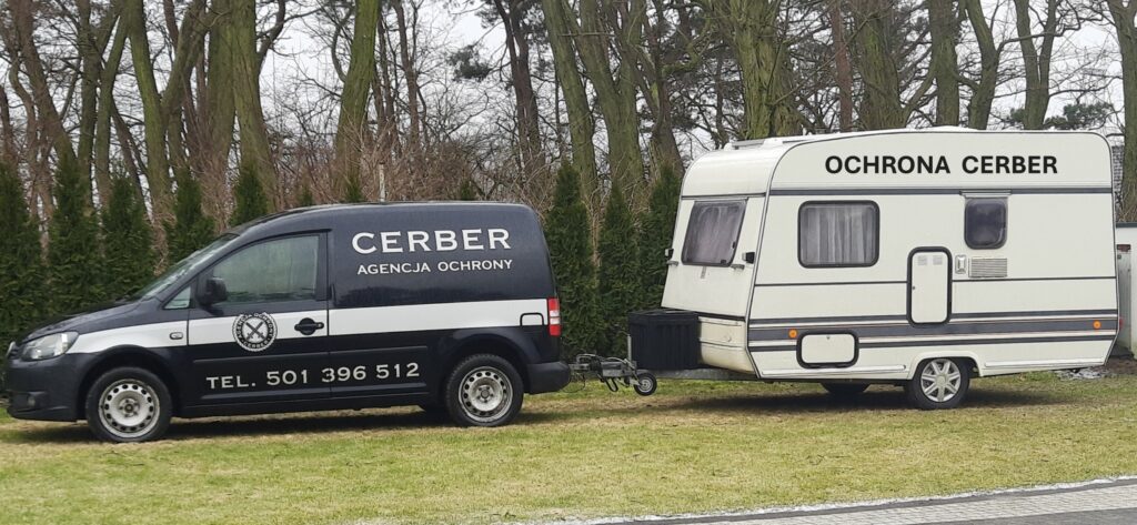 auto z kempingiem